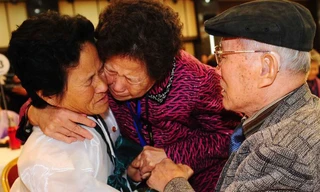 Người đàn ông Hàn Quốc 90 tuổi đoàn tụ cùng con gái ở Triều Tiên vào năm 2010