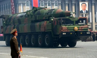 Một tên lửa của Triều Tiên trên quảng trường Kim Nhật Thành ở Bình Nhưỡng