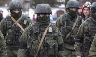 Những lính Nga bịt mặt trên bán đảo Crimea, Ukraine