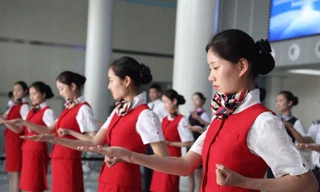 Tiếp viên hàng không xinh đẹp học võ chống khủng bố