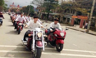  Một đám cưới với dàn xe mô-tô "khủng" không đội mũ bảo hiểm tham gia đoàn rước dâu 