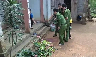 Cơ quan công an đang khám nghiệm hiện trường vụ án.