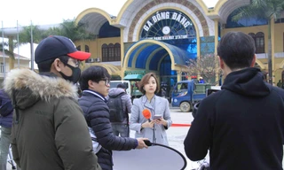 Hàng trăm phóng viên quốc tế luôn sẵn sàng tham gia tác nghiệp ở ga Đồng Đăng. 