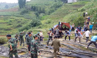 Suốt 9 ngày, hơn 100 người được huy động cứu hộ tìm kiếm nạn nhân. 