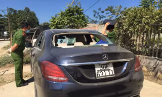 Công an Yên Bái đang tìm chiếc xe bị bỏ lại ven đường.