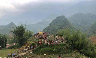 Sa Pa đông nghịt du khách ngày đầu nghỉ lễ 30/4