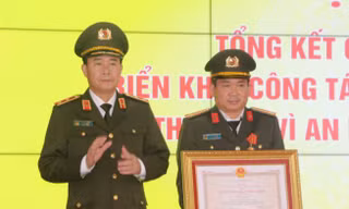 Đại tá Đinh Văn Nơi được thăng hàm Thiếu tướng