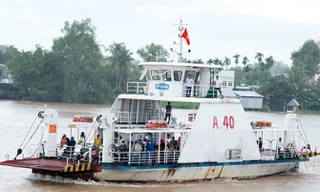 Phà Vàm Cống nối đôi bờ sông Hậu hoạt động trở lại