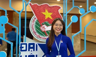 Bạn trẻ trải nghiệm triển lãm thực tế ảo tại lễ ra quân Tháng Thanh niên 2023 ẢNH: VƯƠNG ĐỨC 