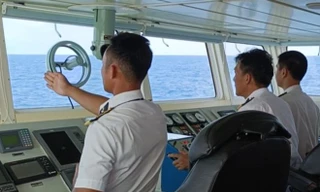 Vụ chìm hai tàu câu mực, 13 ngư dân mất tích trên biển: Tin mới từ hiện trường tìm kiếm cứu nạn