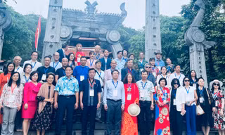 Đoàn kiều bào ấn tượng với chuyến thăm quê hương đất Tổ 