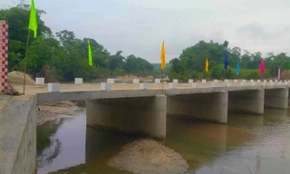 'Cầu nối yêu thương - cùng em tới trường' hoàn thành sau 12 tháng thi công