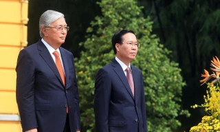 Chủ tịch nước Võ Văn Thưởng đón Tổng thống Kazakhstan Kassym-Jomart Tokayev ngày 21/8. (Ảnh: Như Ý)