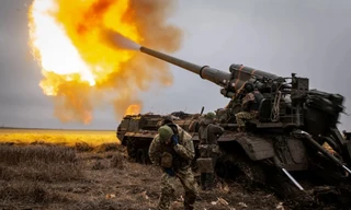 Lính Ukraine tấn công vị trí của Nga gần thành phố Bakhmut ngày 14/8. (Ảnh: Getty)