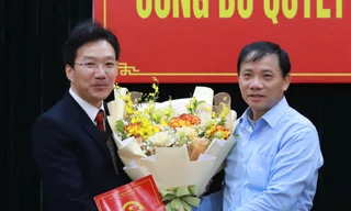 Công bố quyết định của UBND tỉnh Hòa Bình về công tác cán bộ