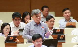 Quốc hội thảo luận về tình hình kinh tế - xã hội