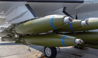 Nga cáo buộc quân đội Ukraine thả bom chùm xuống nhà máy vùng biên giới