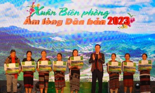 Thường trực Ban Bí thư Võ Văn Thưởng dự chương trình 'Xuân Biên phòng ấm lòng dân bản' tại TT-Huế