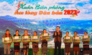 Thường trực Ban Bí thư Võ Văn Thưởng dự chương trình 'Xuân Biên phòng ấm lòng dân bản' tại TT-Huế