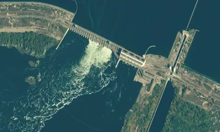 Đập thuỷ điện Nova Kakhovka bị vỡ một đoạn từ sáng sớm 6/6. (Ảnh: Maxar)