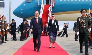 Chủ tịch nước Võ Văn Thưởng đến Vientiane, bắt đầu thăm chính thức CHDCND Lào