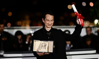 Trần Anh Hùng nhận giải Đạo diễn xuất sắc nhất tại Cannes 2023.