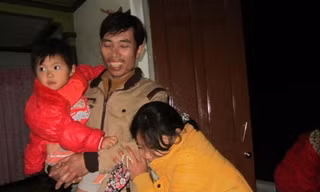 Hai ngư dân sống sót vụ chìm tàu đoàn tụ gia đình