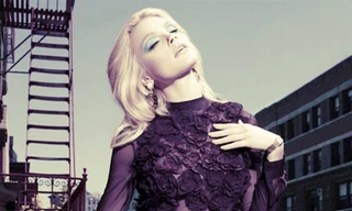 Siêu mẫu 'búp bê' quyến rũ