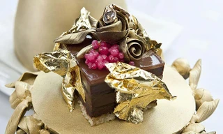 Chiếc bánh làm bằng vàng, kim cương giá 44.000 USD