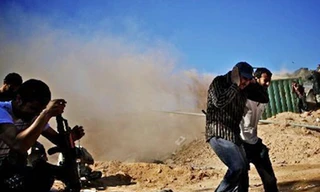 Quân chính phủ Libya tấn công phủ đầu phe nổi dậy