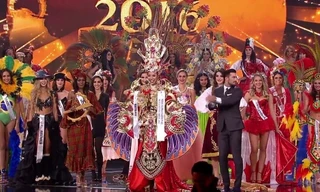 Khả Trang giành giải Trang phục dân tộc đẹp nhất.