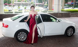 Á hậu Tú Anh khoe đường cong quyến rũ với váy xẻ đỏ rực