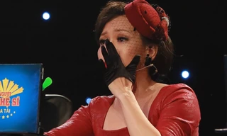 Danh hài Việt Hương đẫm lệ kể về tuổi thơ không có cha