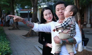 Vợ và con trai quấn quýt Tuấn Hưng không rời