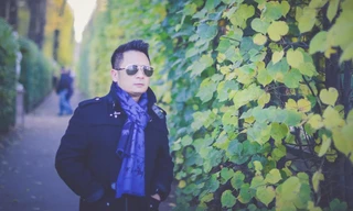 Bằng Kiều khoe vẻ lãng tử như 'soái ca' bên trời Tây