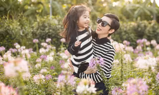 Con gái siêu mẫu Xuân Lan cực đáng yêu bên mẹ 