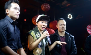 Hà Trần và hai nhạc sĩ trẻ Hoàng Quân (trái) và Dominik Nghĩa Đỗ trong buổi ra mắt album.