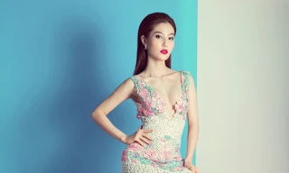 Diễm My 9X khoe vòng một với váy xẻ táo bạo