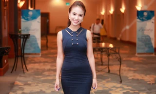 'Gái một con' Vân Hugo quyến rũ với váy bó sát