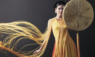 Nguyễn Thị Loan mang áo tứ thân tới Hoa hậu Hòa bình quốc tế