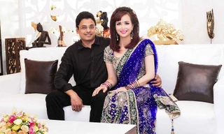 Hoa hậu Diệu Hoa mặc váy Ấn Độ đi dự tiệc cùng chồng