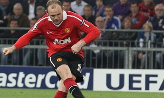 Lo mất ngôi, M.U giữ chân Rooney