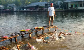Thủ lĩnh dạy bơi ở U Minh thượng