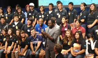 Mọi người đang nghe tác phẩm phát trực tiếp từ Hỏa Tinh