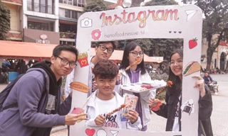 Nhóm HFR bán đồ gây quỹ để mua hộp bã mía thay thế hộp xốp đựng thức ăn 