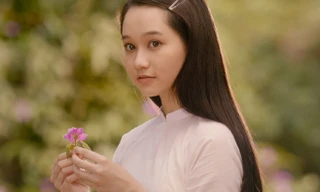 Giáo Ngạn (Trần Nghĩa đóng) si tình và lơ ngơ bị “bóc mẽ” tay chơi hàng hiệu trong cảnh chở Trà Long