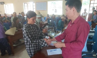 Triển khai gói hỗ trợ do dịch COVID-19 tại Thanh Hóa Ảnh: Hoàng Lam