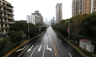 Cảnh hoang vắng khác thường ở Vũ Hán, Trung Quốc Ảnh: Reuters