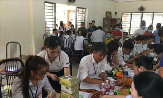 Người dân vùng dự án sân bay nhận tiền đền bù 