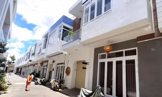 Cũng với chiêu bài "hiến đất”, một cá nhân đã mở đường trái phép để phân lô, xây 15 ngồi nhà thương mại ở phường Quyết Thắng Ảnh: Lữ Hồ 